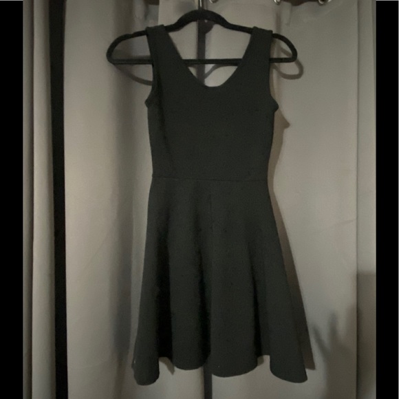 Black dress - Picture 3 of 4